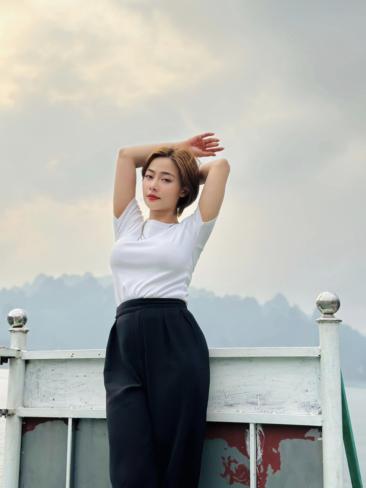Nhan sắc gợi cảm của mỹ nhân được khán giả tặng danh xưng ''người đẹp điên phim VTV Nhan sắc gợi cảm của mỹ nhân được khán giả tặng danh xưng ''người đẹp điên phim VTV