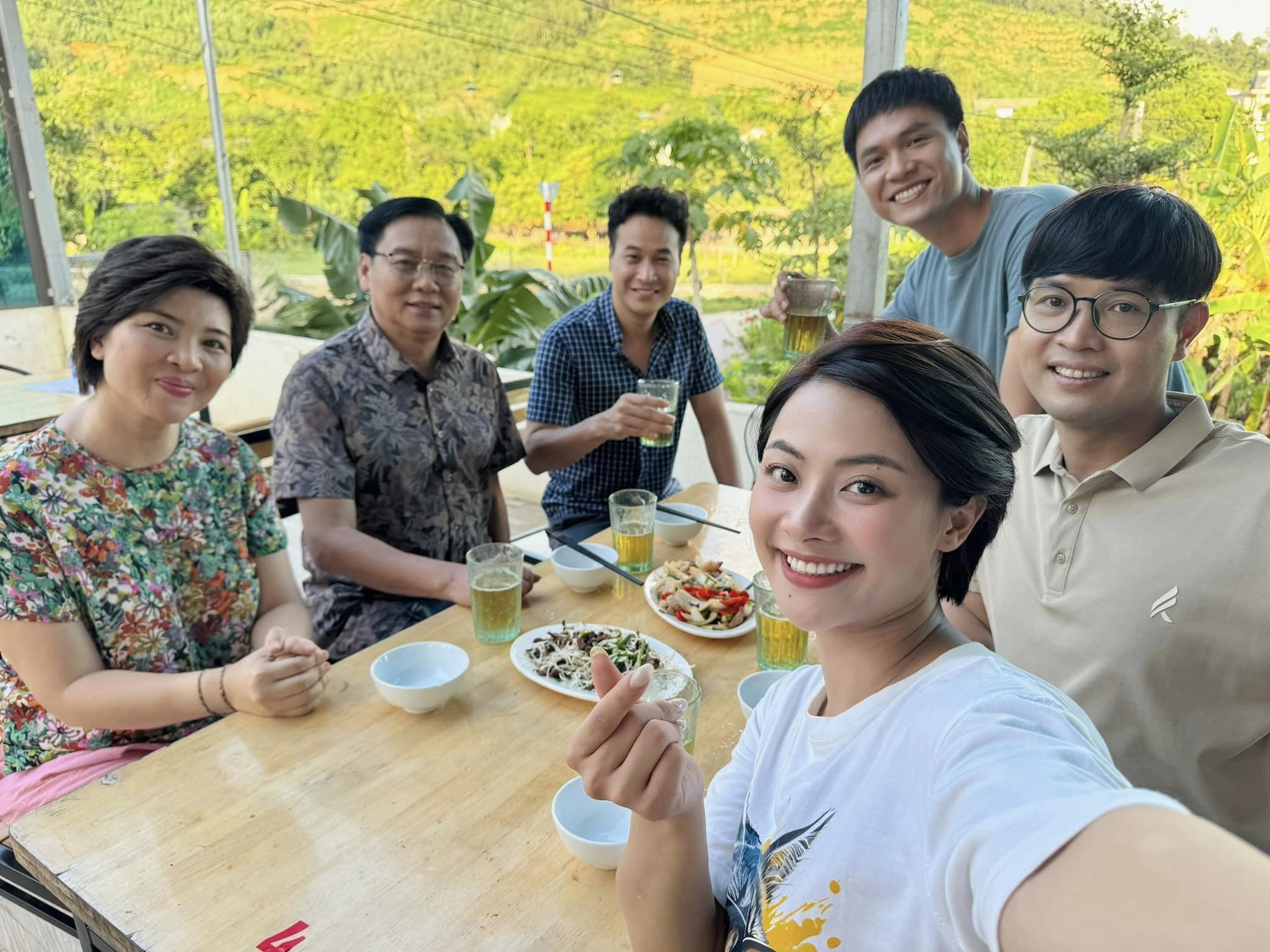 Nhan sắc gợi cảm của mỹ nhân được khán giả tặng danh xưng ''người đẹp điên phim VTV Nhan sắc gợi cảm của mỹ nhân được khán giả tặng danh xưng ''người đẹp điên phim VTV
