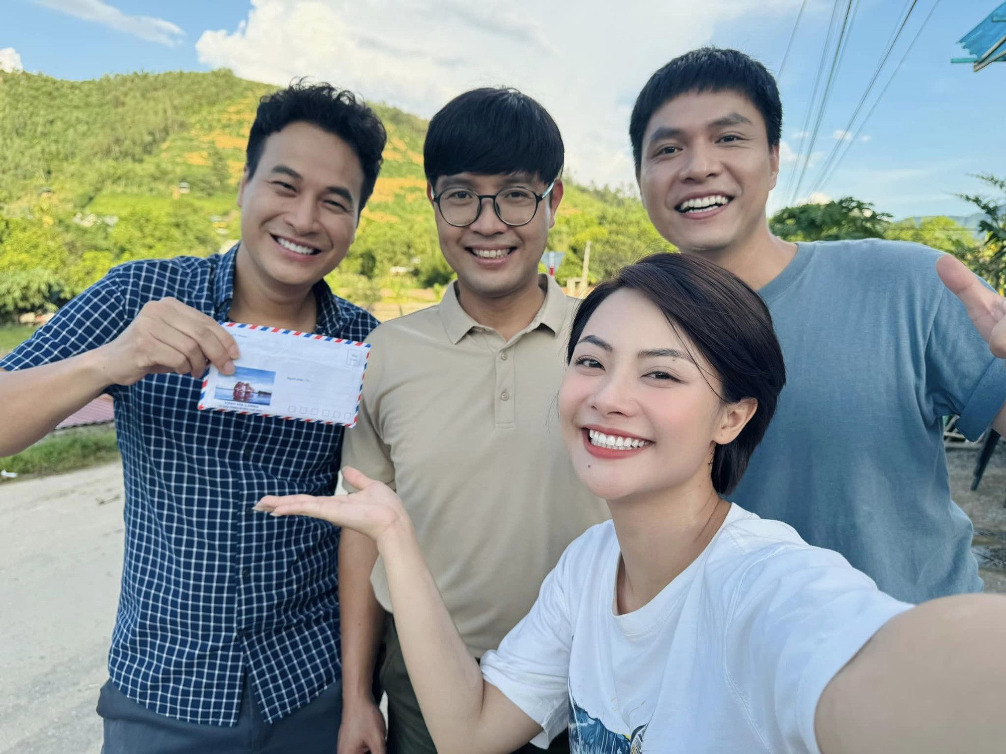 Nhan sắc gợi cảm của mỹ nhân được khán giả tặng danh xưng ''người đẹp điên phim VTV Nhan sắc gợi cảm của mỹ nhân được khán giả tặng danh xưng ''người đẹp điên phim VTV