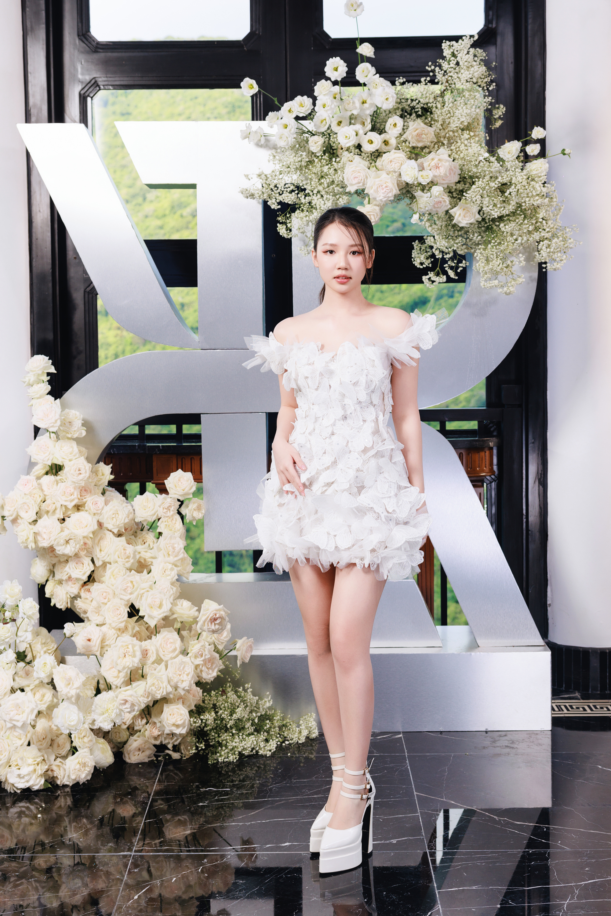 Vợ chồng Midu tình tứ, cùng dàn sao Việt đi xem show Chung Thanh Phong- Ảnh 9. Vợ chồng Midu tình tứ, cùng dàn sao Việt đi xem show Chung Thanh Phong- Ảnh 9.