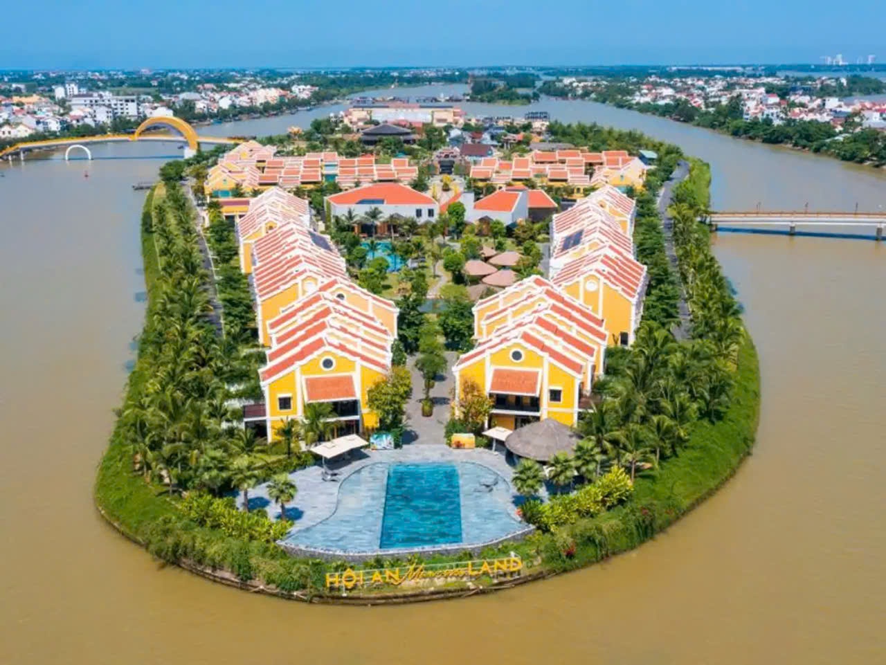 Việt Nam có 1 địa danh nổi tiếng được Tạp chí Mỹ vinh danh là điểm đến an toàn nhất thế giới khi du lịch 1 mình: Toàn điểm check in triệu view, hút hơn 2,3 triệu lượt khách từ đầu năm - Ảnh 3. Việt Nam có 1 địa danh nổi tiếng được Tạp chí Mỹ vinh danh là điểm đến an toàn nhất thế giới khi du lịch 1 mình: Toàn điểm check in triệu view, hút hơn 2,3 triệu lượt khách từ đầu năm - Ảnh 3.