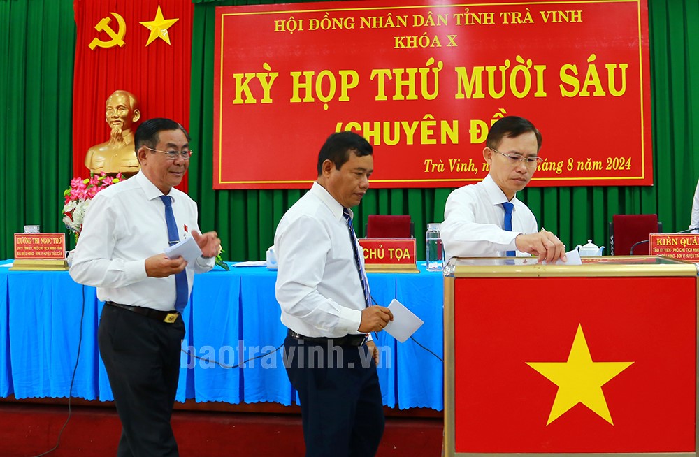 Kiện toàn nhân sự Phó Chủ tịch UBND 2 tỉnh- Ảnh 2. Kiện toàn nhân sự Phó Chủ tịch UBND 2 tỉnh- Ảnh 2.