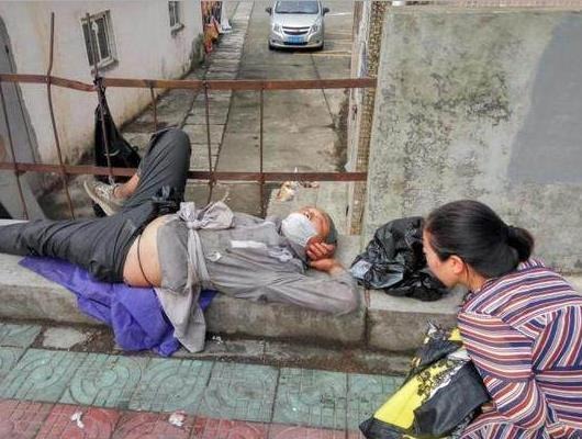 Sao nhí có gia thế khét tiếng showbiz lâm cảnh sống bờ sống bụi, bới rác kiếm ăn qua ngày- Ảnh 4. Sao nhí có gia thế khét tiếng showbiz lâm cảnh sống bờ sống bụi, bới rác kiếm ăn qua ngày- Ảnh 4.