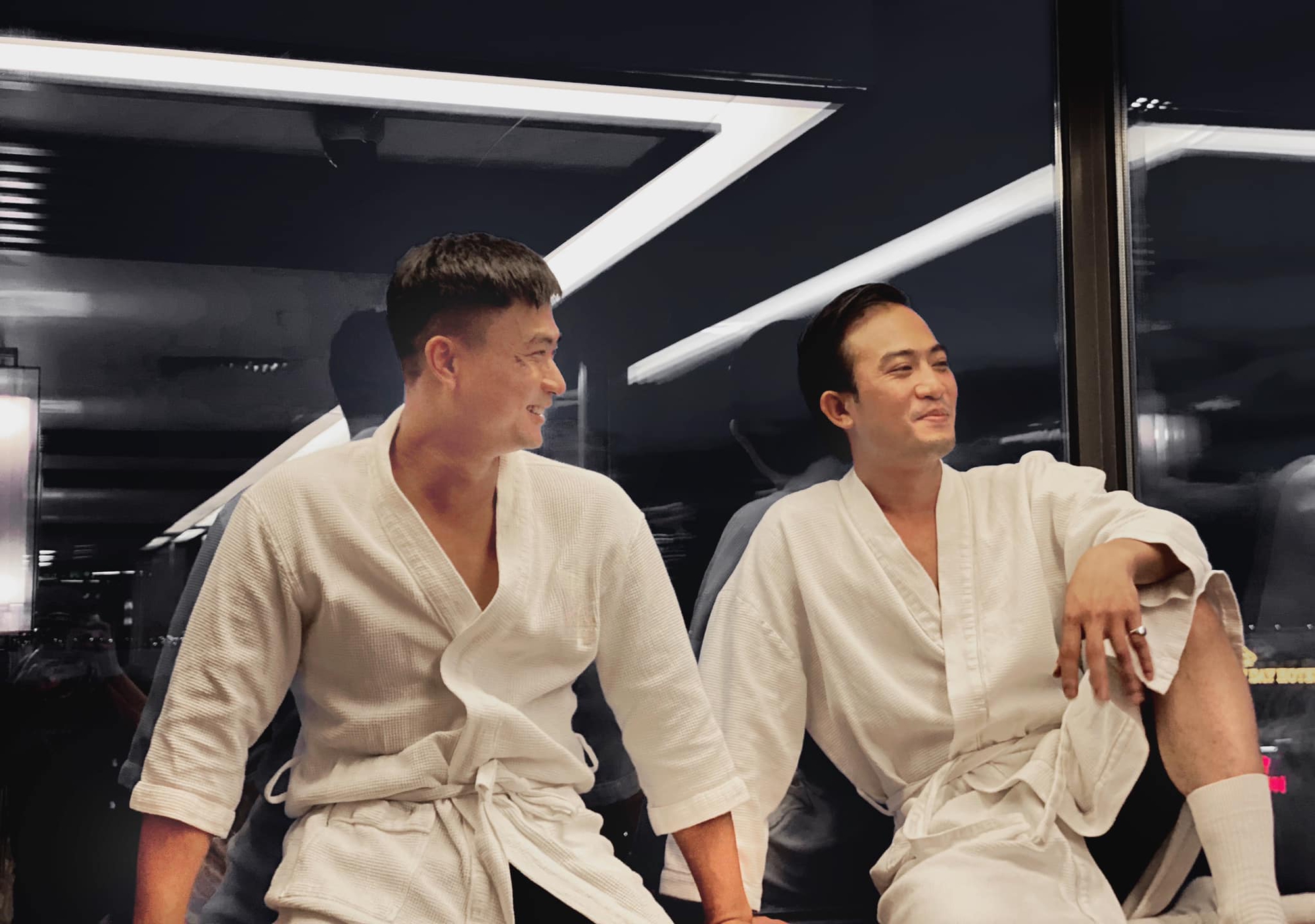 Cặp "anh em" gây sốt phim giờ vàng VTV: Ngoài đời đều cưới vợ xinh đẹp như hot girl, sống kín tiếng- Ảnh 2. Cặp "anh em" gây sốt phim giờ vàng VTV: Ngoài đời đều cưới vợ xinh đẹp như hot girl, sống kín tiếng- Ảnh 2.