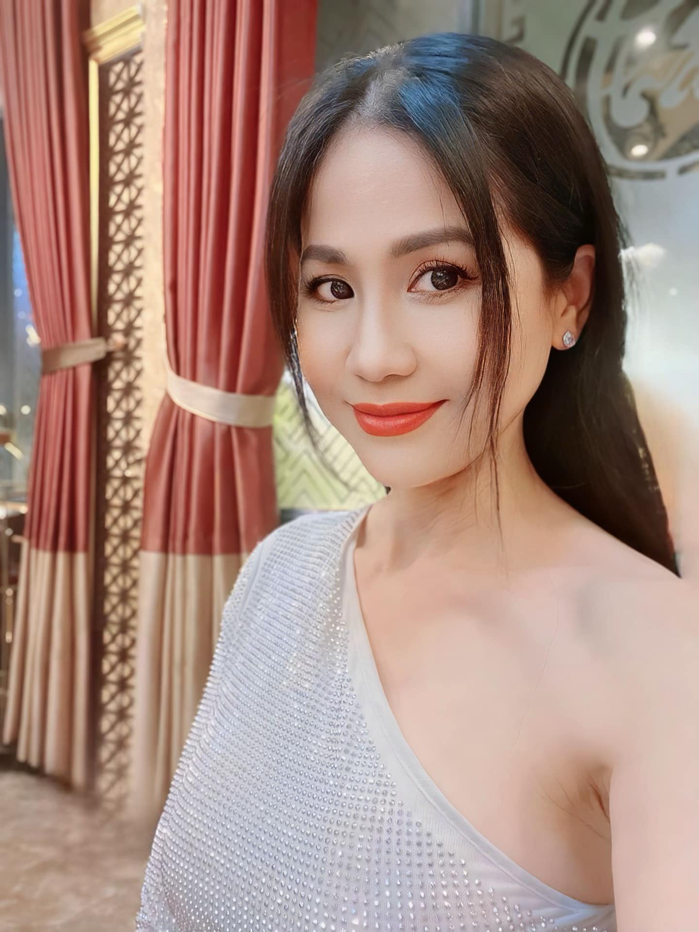 Nhan sắc nữ nghệ sĩ Việt không còn bị mẹ cản khi yêu ở tuổi U50- Ảnh 6. Nhan sắc nữ nghệ sĩ Việt không còn bị mẹ cản khi yêu ở tuổi U50- Ảnh 6.