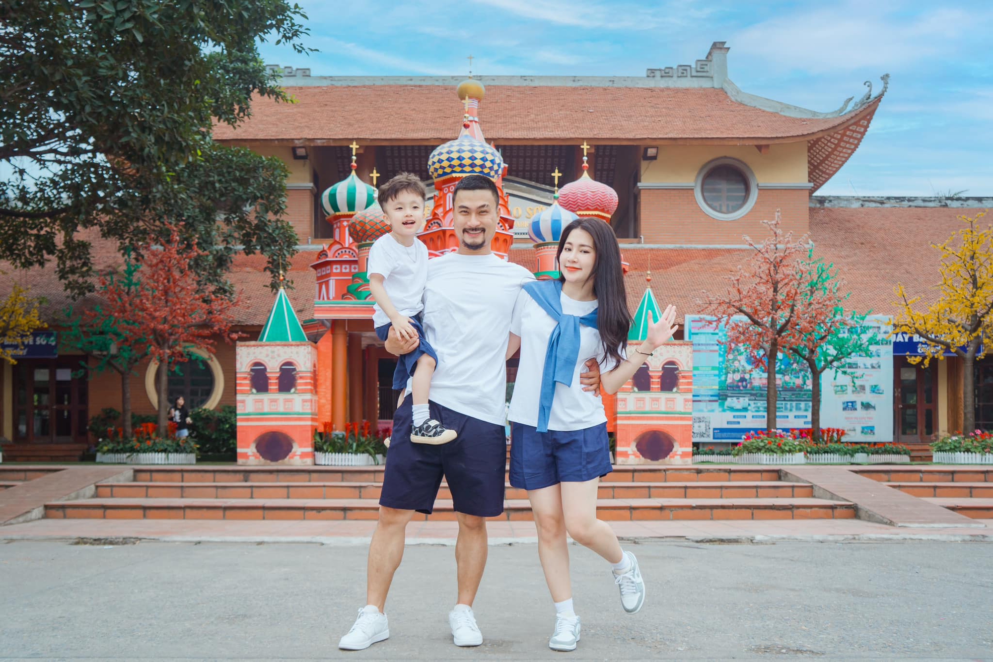 Cặp "anh em" gây sốt phim giờ vàng VTV: Ngoài đời đều cưới vợ xinh đẹp như hot girl, sống kín tiếng- Ảnh 6. Cặp "anh em" gây sốt phim giờ vàng VTV: Ngoài đời đều cưới vợ xinh đẹp như hot girl, sống kín tiếng- Ảnh 6.