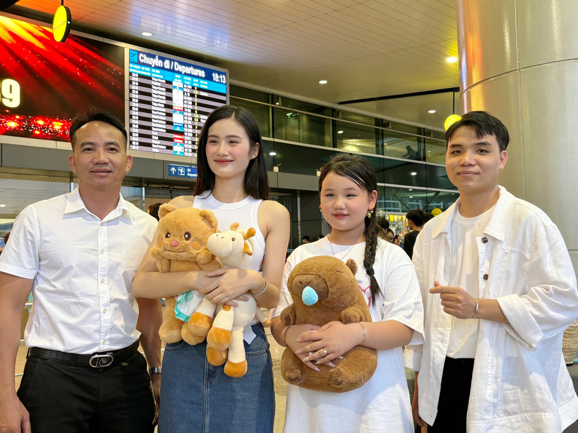 Lộ ảnh tình tứ của bạn trai và Ý Nhi thời cấp 3, nhan sắc nàng hậu gây chú ý- Ảnh 7. Lộ ảnh tình tứ của bạn trai và Ý Nhi thời cấp 3, nhan sắc nàng hậu gây chú ý- Ảnh 7.