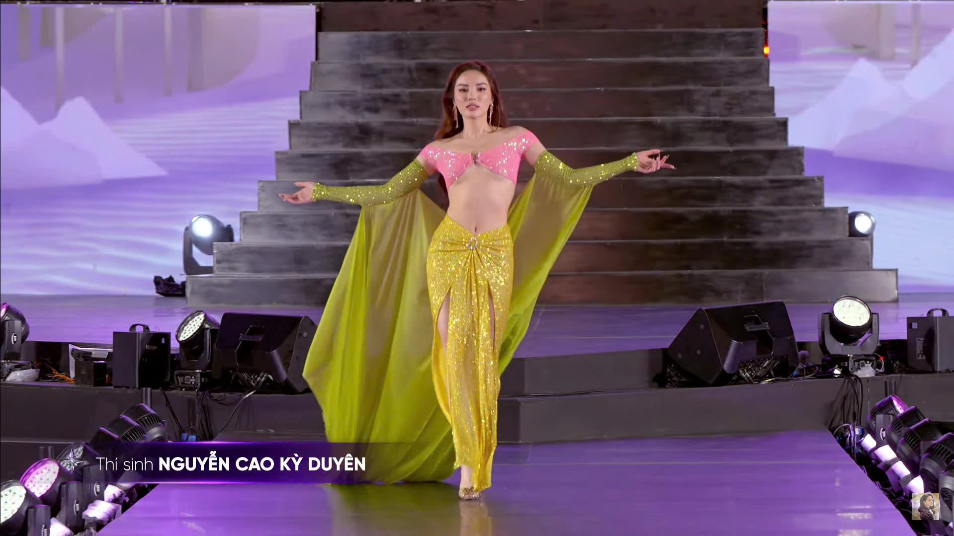 Kỳ Duyên hoá đại minh tinh tại Miss Universe, giờ mới bắt đầu bung lụa sao?- Ảnh 4. Kỳ Duyên hoá đại minh tinh tại Miss Universe, giờ mới bắt đầu bung lụa sao?- Ảnh 4.