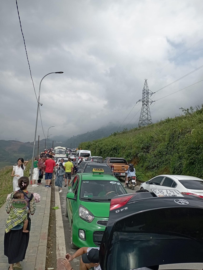 CẬP NHẬT lễ 2/9: Sapa đỉnh nóc ngập trong cờ hoa, Đà Lạt gói gọn bằng 2 từ "đông - lạnh"- Ảnh 3. CẬP NHẬT lễ 2/9: Sapa đỉnh nóc ngập trong cờ hoa, Đà Lạt gói gọn bằng 2 từ "đông - lạnh"- Ảnh 3.