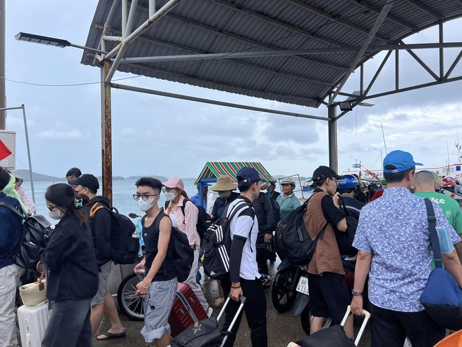 CẬP NHẬT lễ 2/9: Đà Lạt gói gọn bằng 2 từ "đông - lạnh", Nha Trang lại vắng vẻ bất ngờ- Ảnh 16. CẬP NHẬT lễ 2/9: Đà Lạt gói gọn bằng 2 từ "đông - lạnh", Nha Trang lại vắng vẻ bất ngờ- Ảnh 16.