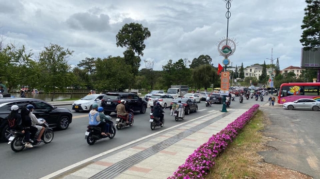 CẬP NHẬT lễ 2/9: Đà Lạt gói gọn bằng 2 từ "đông - lạnh", Nha Trang lại vắng vẻ bất ngờ- Ảnh 10. CẬP NHẬT lễ 2/9: Đà Lạt gói gọn bằng 2 từ "đông - lạnh", Nha Trang lại vắng vẻ bất ngờ- Ảnh 10.