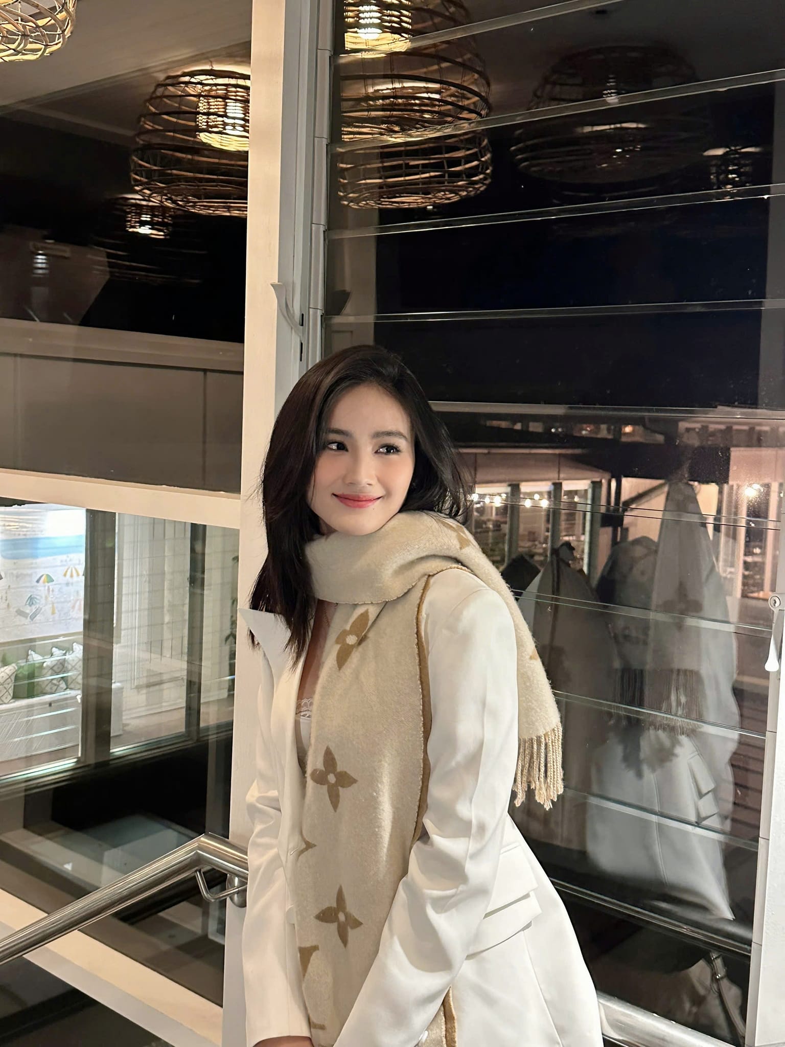 Lộ ảnh tình tứ của bạn trai và Ý Nhi thời cấp 3, nhan sắc nàng hậu gây chú ý- Ảnh 9. Lộ ảnh tình tứ của bạn trai và Ý Nhi thời cấp 3, nhan sắc nàng hậu gây chú ý- Ảnh 9.