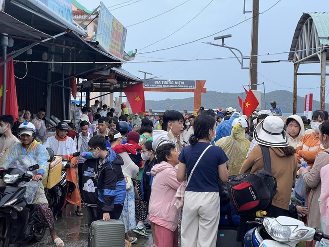CẬP NHẬT lễ 2/9: Đà Lạt gói gọn bằng 2 từ "đông - lạnh", Nha Trang lại vắng vẻ bất ngờ- Ảnh 14. CẬP NHẬT lễ 2/9: Đà Lạt gói gọn bằng 2 từ "đông - lạnh", Nha Trang lại vắng vẻ bất ngờ- Ảnh 14.