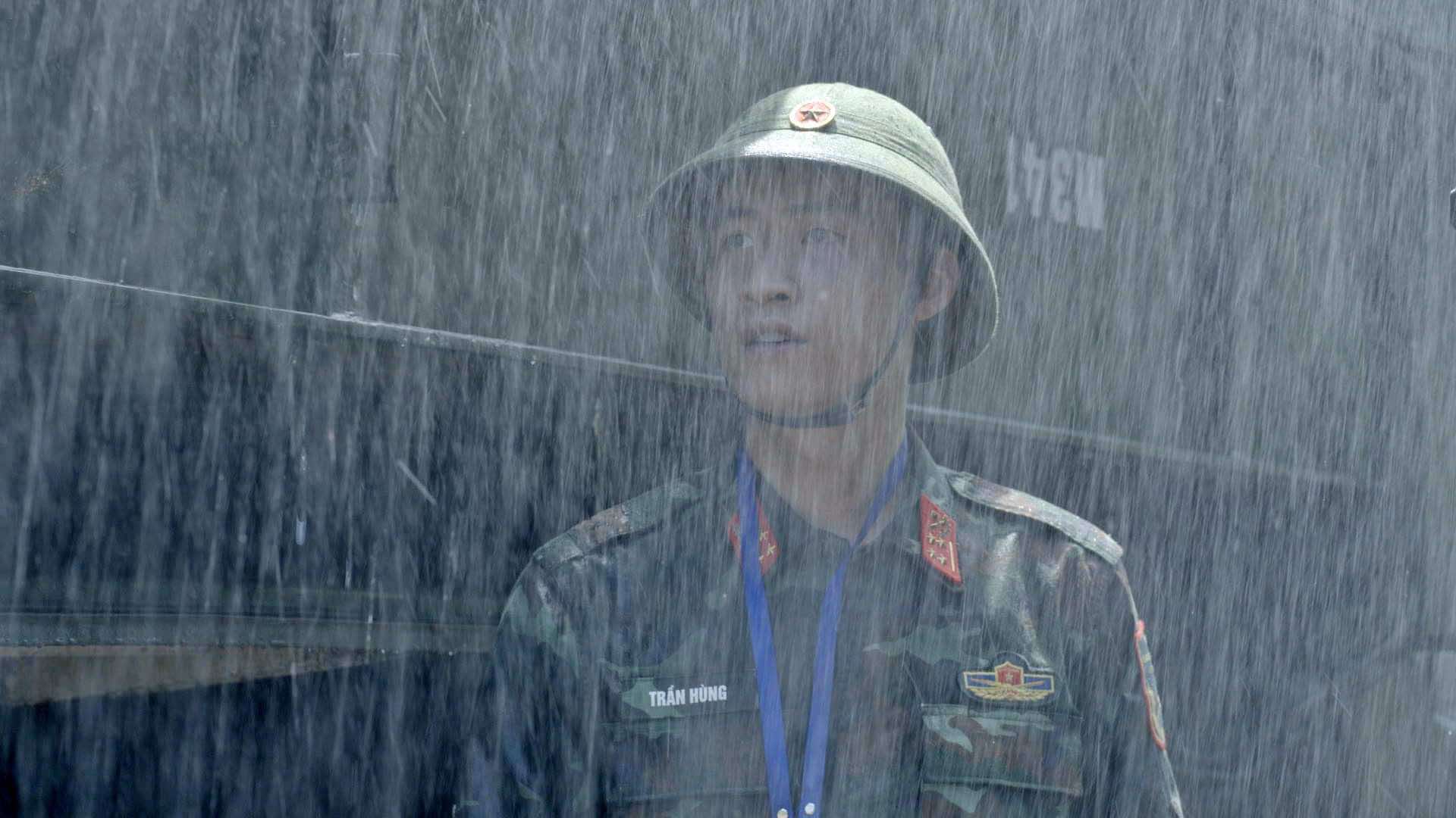 Phim Việt giờ vàng chưa chiếu đã được khen hết lời, tái hiện cảnh bão lũ khiến netizen nghẹn lòng- Ảnh 6. Phim Việt giờ vàng chưa chiếu đã được khen hết lời, tái hiện cảnh bão lũ khiến netizen nghẹn lòng- Ảnh 6.