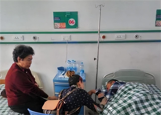 Sao nhí có gia thế khét tiếng showbiz lâm cảnh sống bờ sống bụi, bới rác kiếm ăn qua ngày- Ảnh 7. Sao nhí có gia thế khét tiếng showbiz lâm cảnh sống bờ sống bụi, bới rác kiếm ăn qua ngày- Ảnh 7.