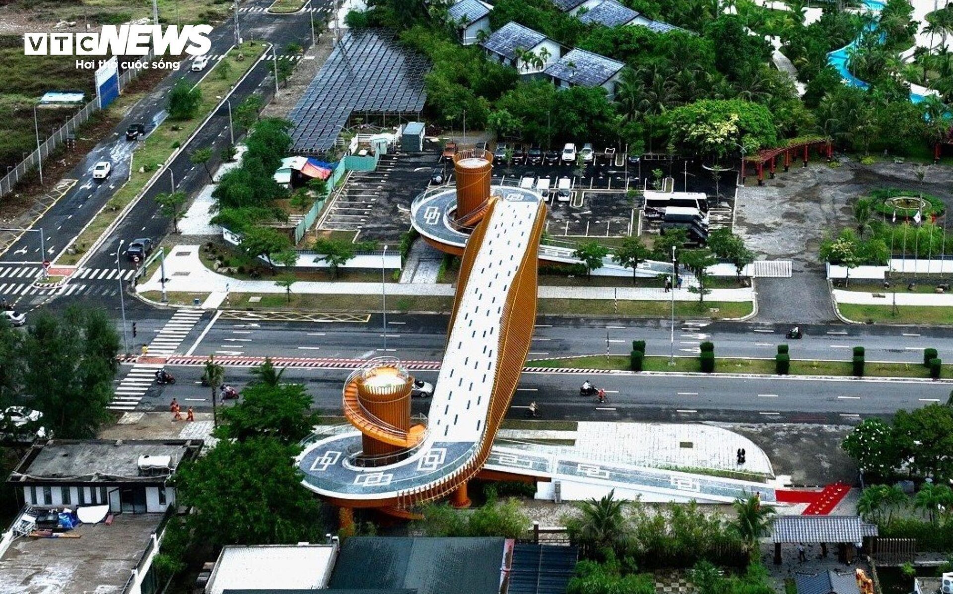 Cầu vượt đại lộ ven biển hơn 40 tỷ đẹp lung linh ở Đà Nẵng- Ảnh 1. Cầu vượt đại lộ ven biển hơn 40 tỷ đẹp lung linh ở Đà Nẵng- Ảnh 1.