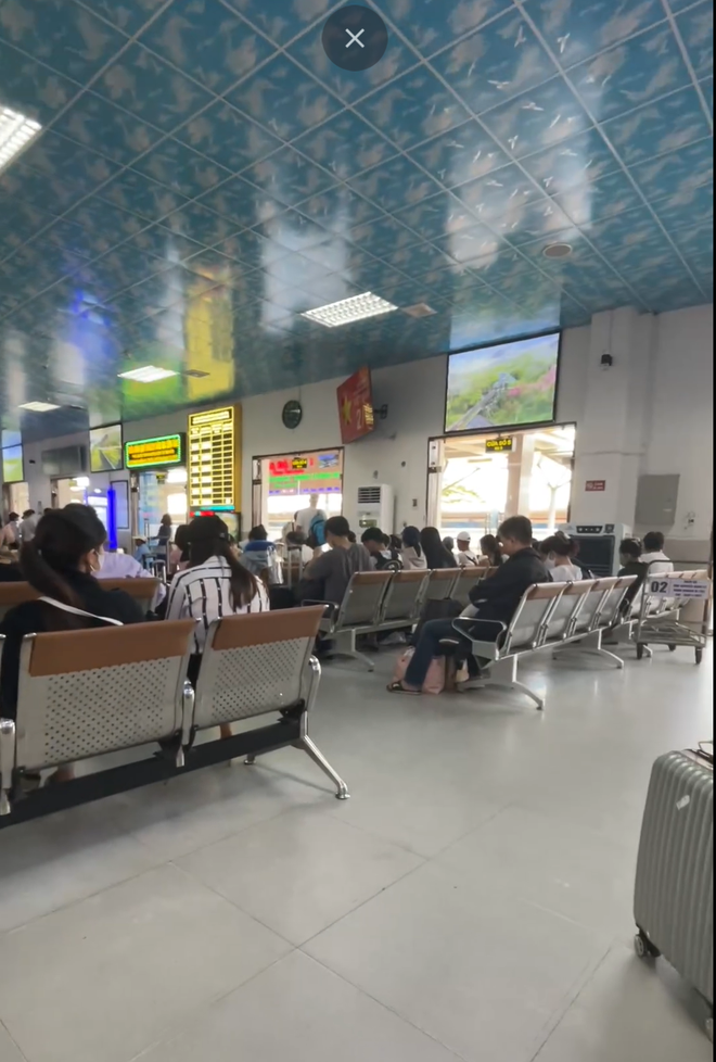 CẬP NHẬT lễ 2/9: Đà Lạt gói gọn bằng 2 từ "đông - lạnh", Nha Trang lại vắng vẻ bất ngờ- Ảnh 22. CẬP NHẬT lễ 2/9: Đà Lạt gói gọn bằng 2 từ "đông - lạnh", Nha Trang lại vắng vẻ bất ngờ- Ảnh 22.