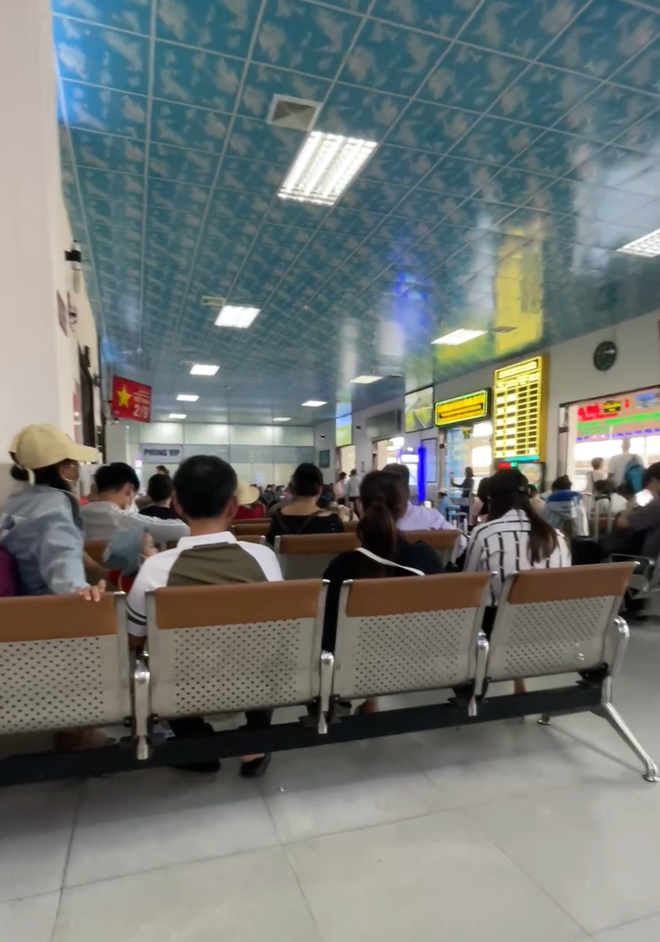 CẬP NHẬT lễ 2/9: Đà Lạt gói gọn bằng 2 từ "đông - lạnh", Nha Trang lại vắng vẻ bất ngờ- Ảnh 21. CẬP NHẬT lễ 2/9: Đà Lạt gói gọn bằng 2 từ "đông - lạnh", Nha Trang lại vắng vẻ bất ngờ- Ảnh 21.