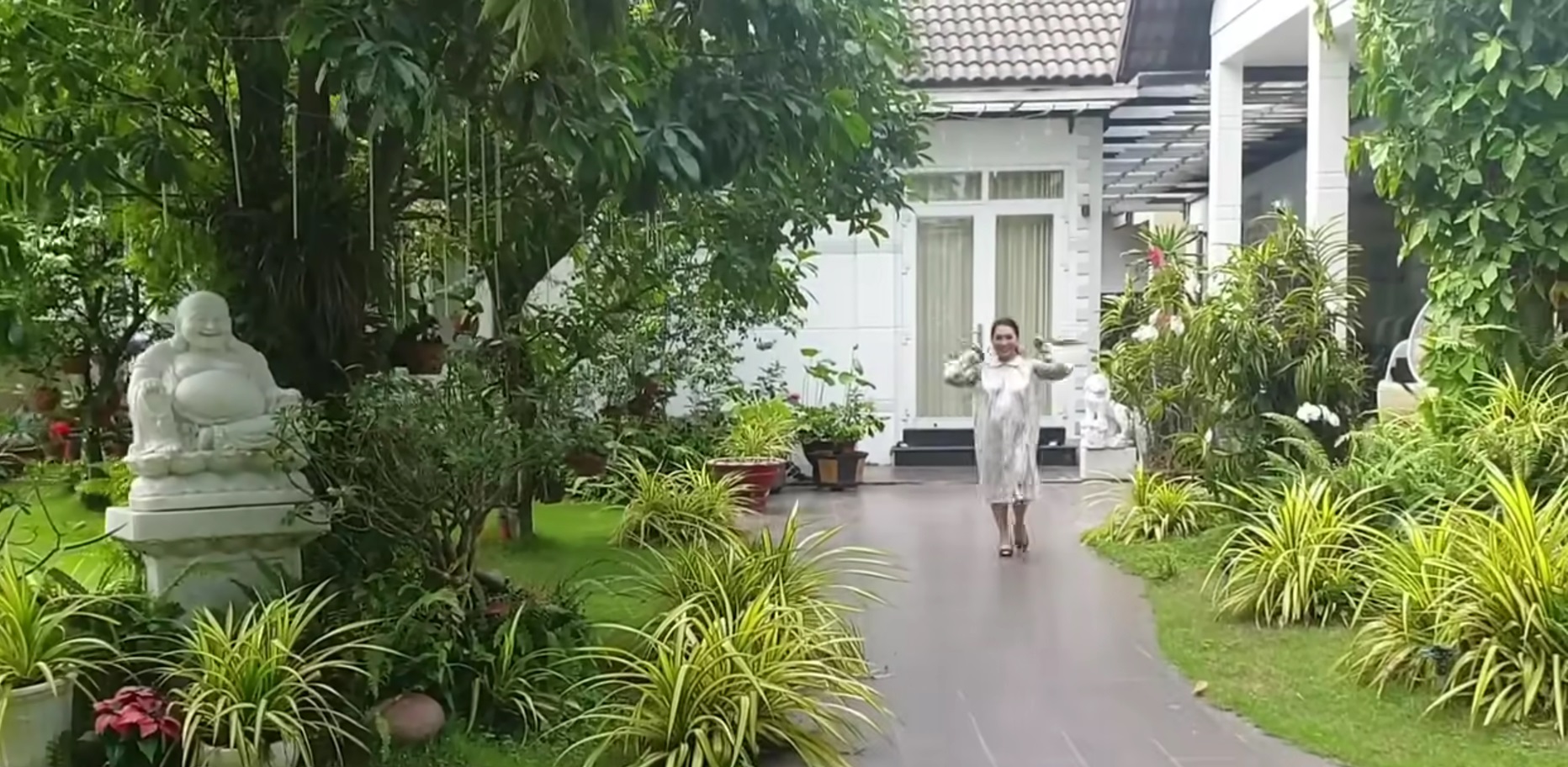 Nữ NSND đầu tiên là tiến sĩ: Ly hôn chồng tay trắng ra đi, tuổi 79 một mình trong biệt thự vài chục tỷ- Ảnh 2. Nữ NSND đầu tiên là tiến sĩ: Ly hôn chồng tay trắng ra đi, tuổi 79 một mình trong biệt thự vài chục tỷ- Ảnh 2.