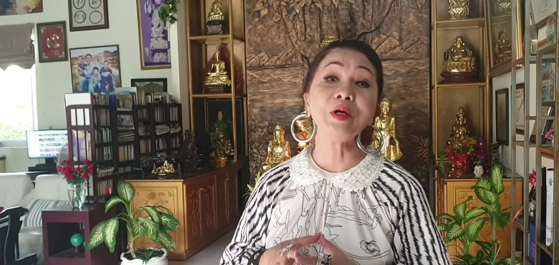 Nữ NSND đầu tiên là tiến sĩ: Ly hôn chồng tay trắng ra đi, tuổi 79 một mình trong biệt thự vài chục tỷ- Ảnh 4. Nữ NSND đầu tiên là tiến sĩ: Ly hôn chồng tay trắng ra đi, tuổi 79 một mình trong biệt thự vài chục tỷ- Ảnh 4.