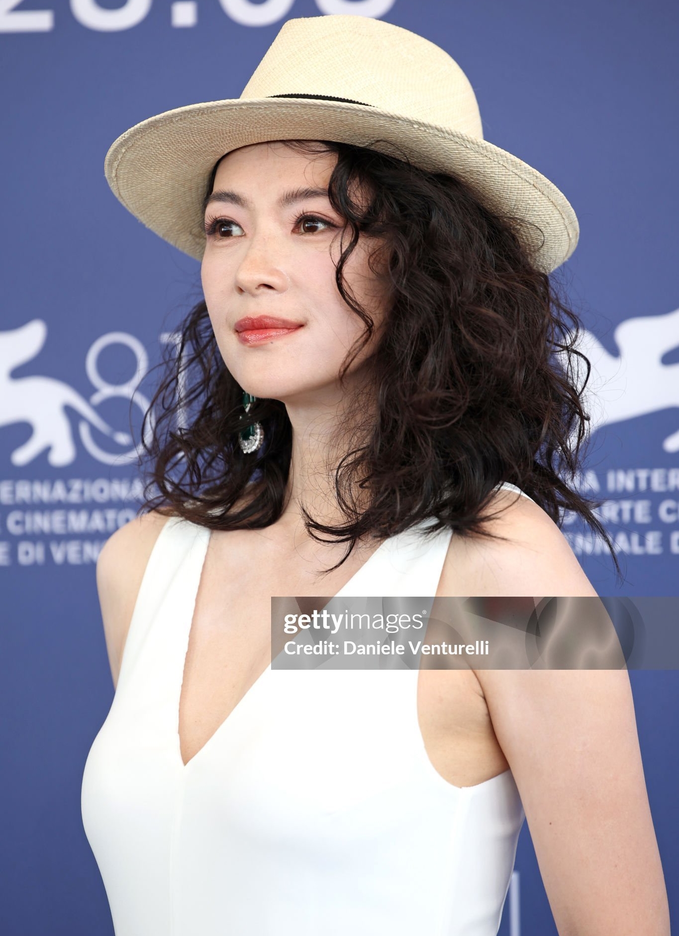 Mỹ nhân quyền lực đến mức được chủ tịch liên hoan phim Venice quỳ lạy trên thảm đỏ- Ảnh 5. Mỹ nhân quyền lực đến mức được chủ tịch liên hoan phim Venice quỳ lạy trên thảm đỏ- Ảnh 5.
