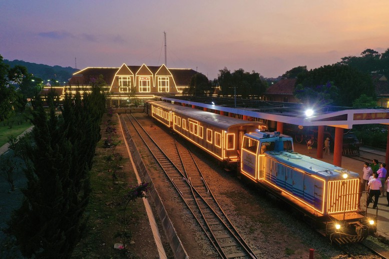 Chuyến tàu đi chưa đến 10km được gọi là "tàu cổ", từng bán vé chỉ 1.000đ, vừa có thêm tuyến cực độc đáo- Ảnh 11. Chuyến tàu đi chưa đến 10km được gọi là "tàu cổ", từng bán vé chỉ 1.000đ, vừa có thêm tuyến cực độc đáo- Ảnh 11.