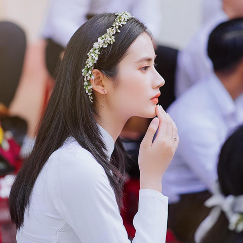 Lộ ảnh tình tứ của bạn trai và Ý Nhi thời cấp 3, nhan sắc nàng hậu gây chú ý- Ảnh 2. Lộ ảnh tình tứ của bạn trai và Ý Nhi thời cấp 3, nhan sắc nàng hậu gây chú ý- Ảnh 2.