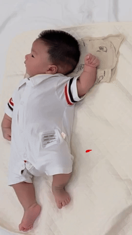 Con trai hơn 1 tháng tuổi bị "soi" vết bớt ở chân, Chu Thanh Huyền đáp lời khéo léo tiện thể "flex" về Quang Hải- Ảnh 1. Con trai hơn 1 tháng tuổi bị "soi" vết bớt ở chân, Chu Thanh Huyền đáp lời khéo léo tiện thể "flex" về Quang Hải- Ảnh 1.