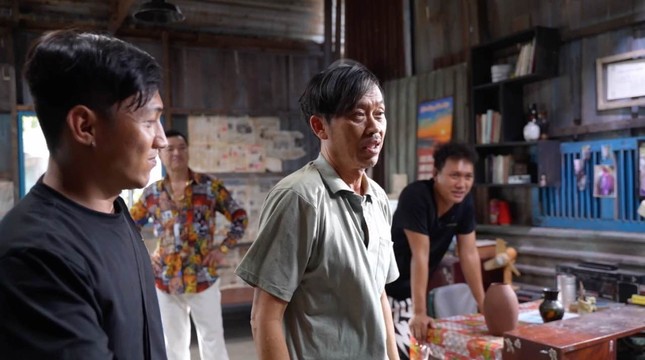 Doanh thu phim có NSƯT Hoài Linh cao gấp đôi 'Hai Muối' của Quyền Linh- Ảnh 1. Doanh thu phim có NSƯT Hoài Linh cao gấp đôi 'Hai Muối' của Quyền Linh- Ảnh 1.