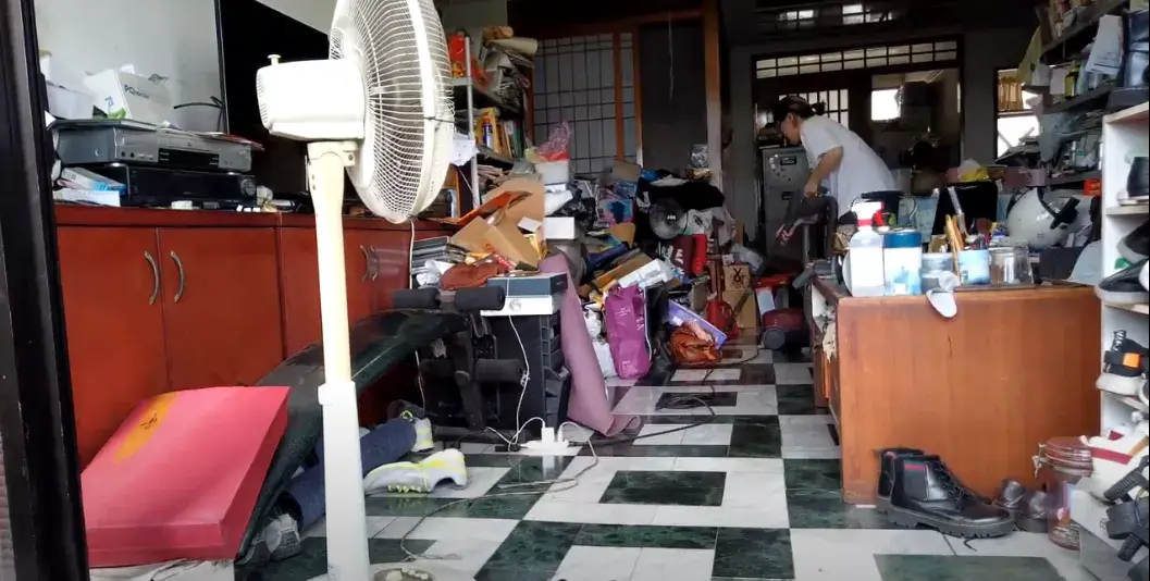 Một ngôi nhà 3 năm không dọn dẹp sẽ trở thành một mớ hỗn độn như thế nào?- Ảnh 1. Một ngôi nhà 3 năm không dọn dẹp sẽ trở thành một mớ hỗn độn như thế nào?- Ảnh 1.