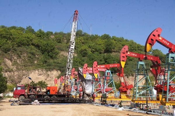 61 giếng khoan sâu 7.000m im lặng bỗng gầm rú dữ dội, nước và khí bén lửa cháy ngùn ngụt được hồi sinh, công nghệ lạ đánh thức kho báu ngầm xuất hiện- Ảnh 1. 61 giếng khoan sâu 7.000m im lặng bỗng gầm rú dữ dội, nước và khí bén lửa cháy ngùn ngụt được hồi sinh, công nghệ lạ đánh thức kho báu ngầm xuất hiện- Ảnh 1.