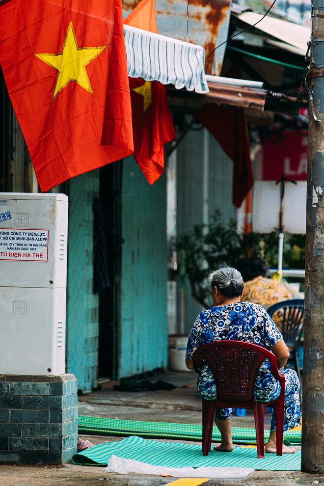 Có một TP.HCM đẹp yên bình dưới sắc cờ rực rỡ ngày Tết Độc Lập- Ảnh 1. Có một TP.HCM đẹp yên bình dưới sắc cờ rực rỡ ngày Tết Độc Lập- Ảnh 1.