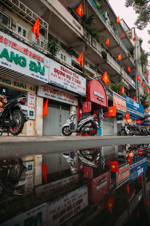 Có một TP.HCM đẹp yên bình dưới sắc cờ rực rỡ ngày Tết Độc Lập- Ảnh 10. Có một TP.HCM đẹp yên bình dưới sắc cờ rực rỡ ngày Tết Độc Lập- Ảnh 10.
