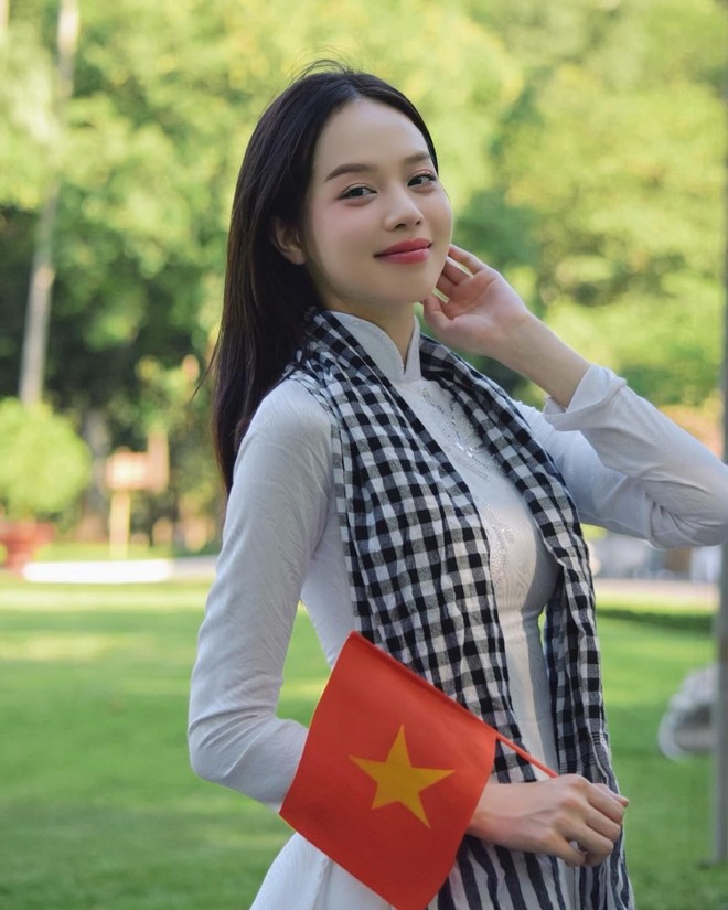 Mỹ nhân 10X từng sexy đến nghẹt thở nay hóa “quốc mẫu hồi cung" khiến dân tình đổ rạp- Ảnh 7. Mỹ nhân 10X từng sexy đến nghẹt thở nay hóa “quốc mẫu hồi cung" khiến dân tình đổ rạp- Ảnh 7.