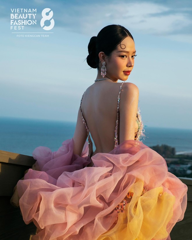 Mỹ nhân 10X từng sexy đến nghẹt thở nay hóa “quốc mẫu hồi cung" khiến dân tình đổ rạp- Ảnh 9. Mỹ nhân 10X từng sexy đến nghẹt thở nay hóa “quốc mẫu hồi cung" khiến dân tình đổ rạp- Ảnh 9.