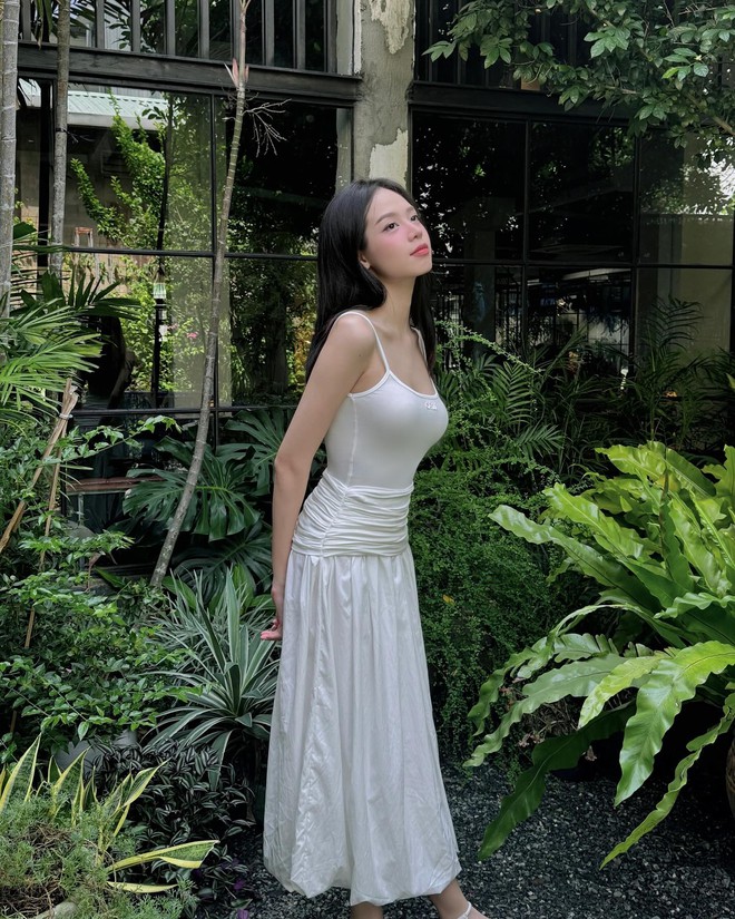 Mỹ nhân 10X từng sexy đến nghẹt thở nay hóa “quốc mẫu hồi cung" khiến dân tình đổ rạp- Ảnh 18. Mỹ nhân 10X từng sexy đến nghẹt thở nay hóa “quốc mẫu hồi cung" khiến dân tình đổ rạp- Ảnh 18.