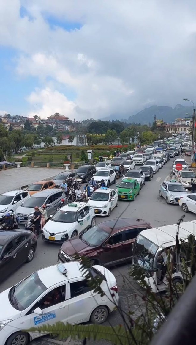 CẬP NHẬT lễ 2/9: Sapa đỉnh nóc ngập trong cờ hoa, Đà Lạt gói gọn bằng 2 từ "đông - lạnh"- Ảnh 1. CẬP NHẬT lễ 2/9: Sapa đỉnh nóc ngập trong cờ hoa, Đà Lạt gói gọn bằng 2 từ "đông - lạnh"- Ảnh 1.