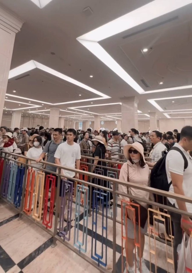 CẬP NHẬT lễ 2/9: Đà Lạt gói gọn bằng 2 từ "đông - lạnh", Nha Trang lại vắng vẻ bất ngờ- Ảnh 32. CẬP NHẬT lễ 2/9: Đà Lạt gói gọn bằng 2 từ "đông - lạnh", Nha Trang lại vắng vẻ bất ngờ- Ảnh 32.