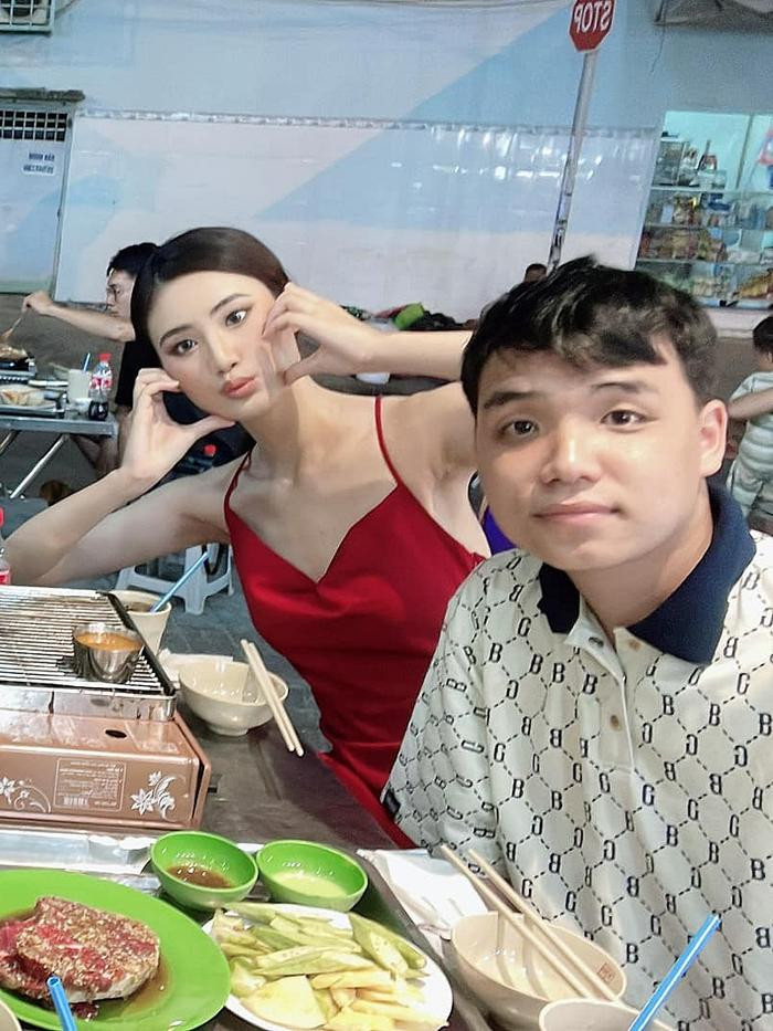 Lộ ảnh tình tứ của bạn trai và Ý Nhi thời cấp 3, nhan sắc nàng hậu gây chú ý- Ảnh 4. Lộ ảnh tình tứ của bạn trai và Ý Nhi thời cấp 3, nhan sắc nàng hậu gây chú ý- Ảnh 4.