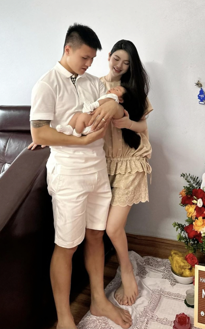 Con trai hơn 1 tháng tuổi bị "soi" vết bớt ở chân, Chu Thanh Huyền đáp lời khéo léo tiện thể "flex" về Quang Hải- Ảnh 3. Con trai hơn 1 tháng tuổi bị "soi" vết bớt ở chân, Chu Thanh Huyền đáp lời khéo léo tiện thể "flex" về Quang Hải- Ảnh 3.