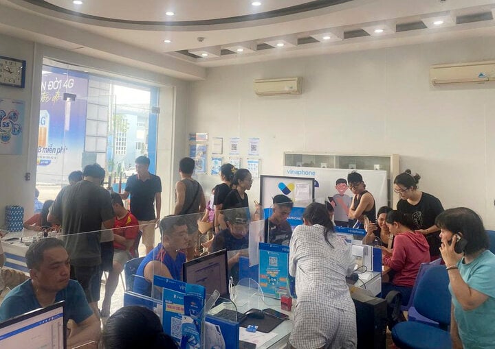 Các nhà mạng khắc phục sự cố sau siêu bão Yagi- Ảnh 2. Các nhà mạng khắc phục sự cố sau siêu bão Yagi- Ảnh 2.